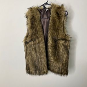 H&M Sz M Faux Fur Vest